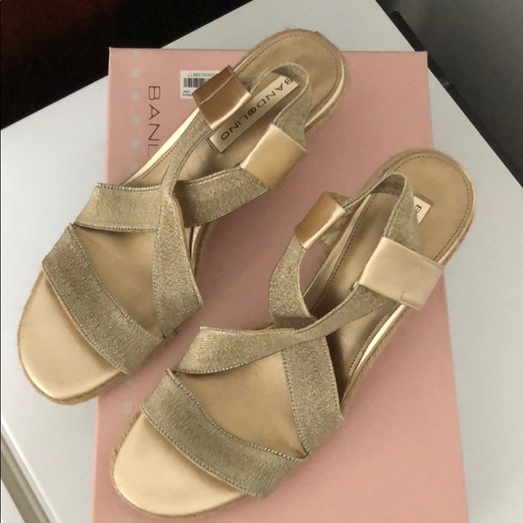 Bandolino Gold Wedge Sandals Size 7 - Picture 2 of 3